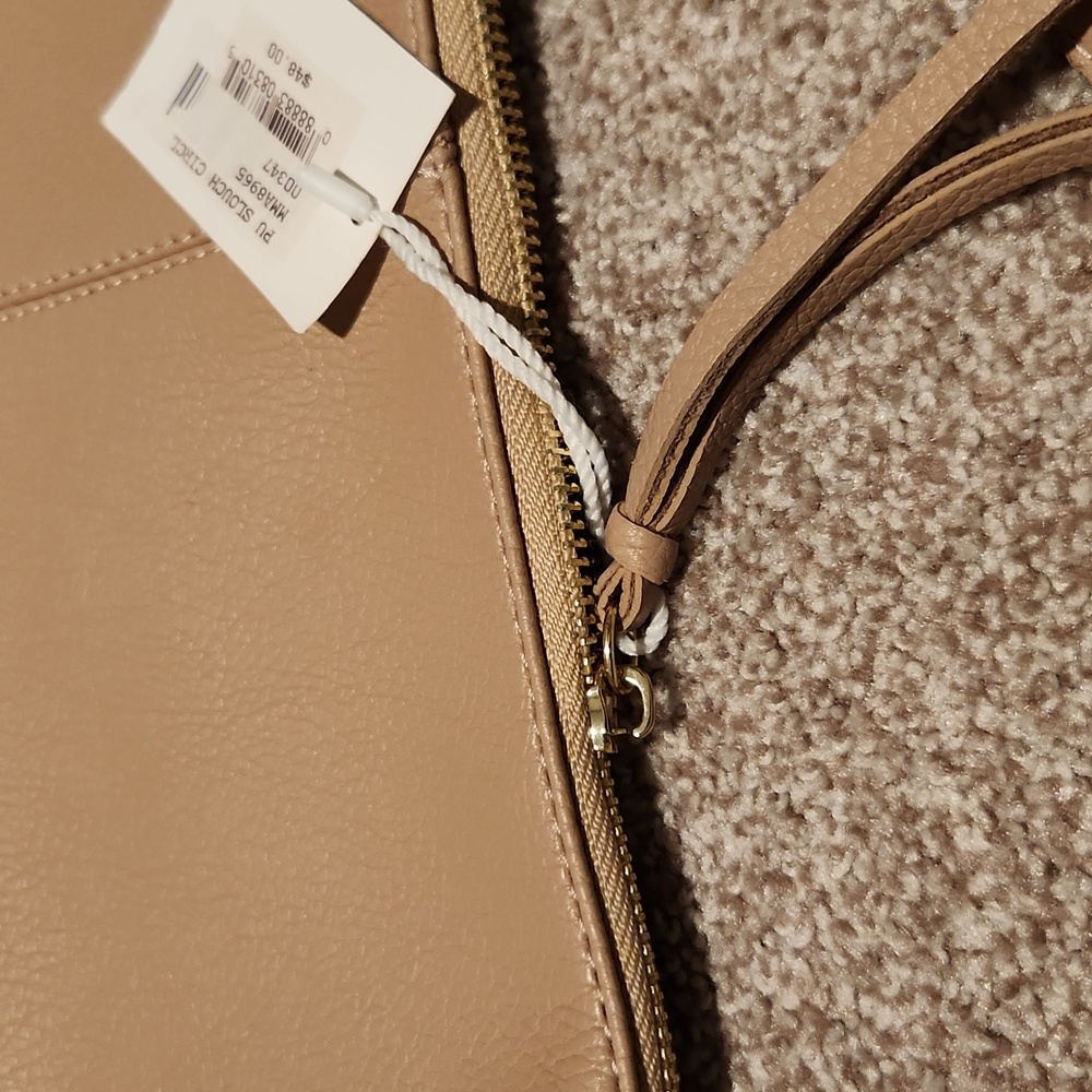 NWTClassic Women's Shoulder Bag in Beige - Picture 4 of 6
